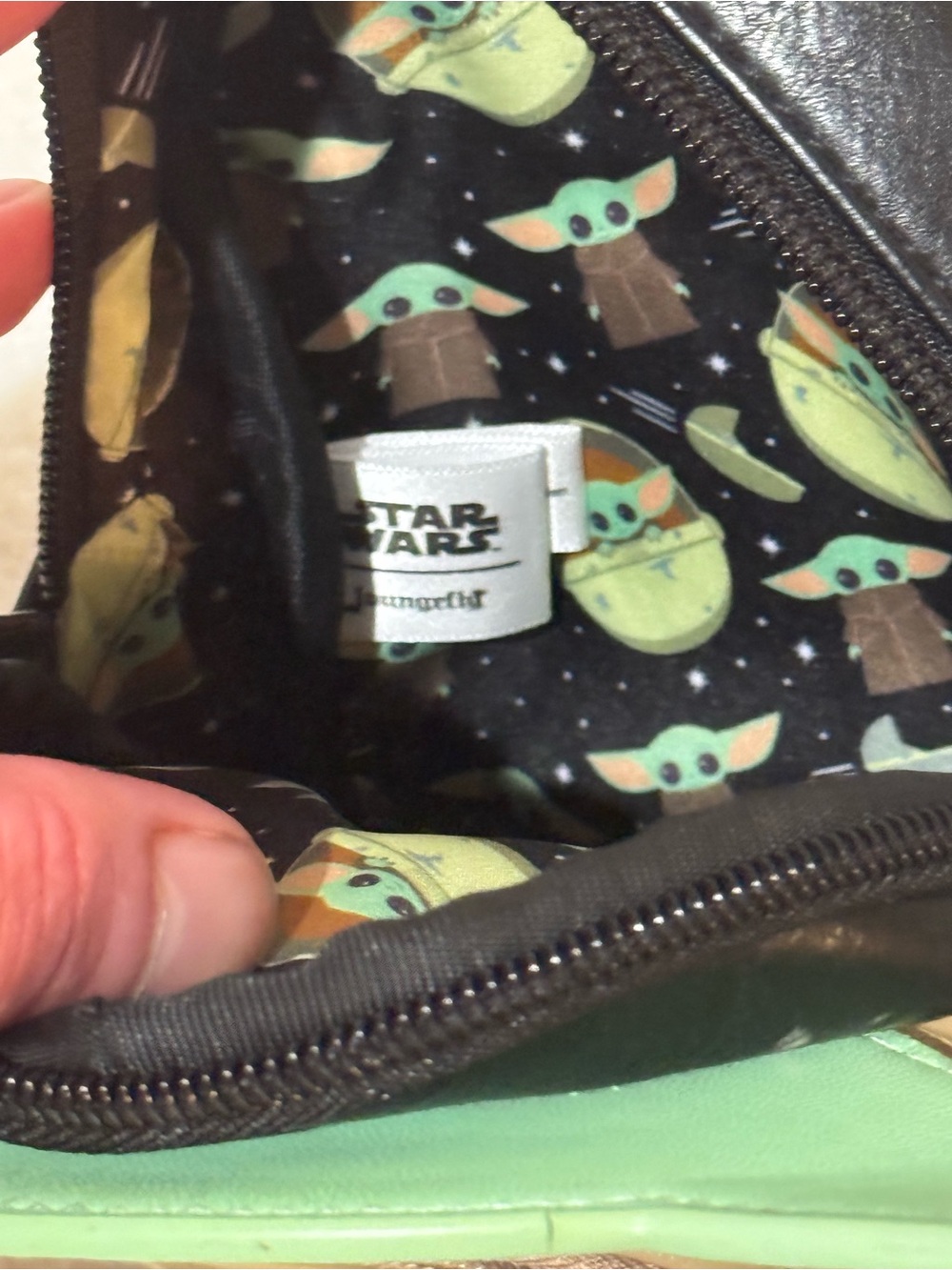 LOUNGEFLY Disney Star Wars BABY YODA Wristlet Belt Bag Mandalorian Grogu - Picture 7 of 8